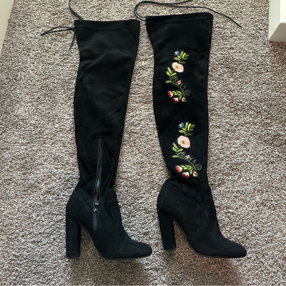 Floral over the knee high boots with adjustable string in the back.